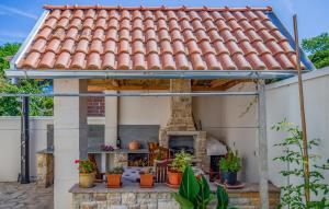 Amazing Apartment In Premantura