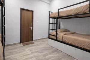 Backpackers Stop Bhimtal