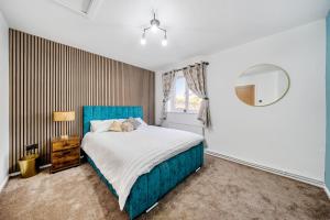 Stylish urban escape with free parking in Manchester