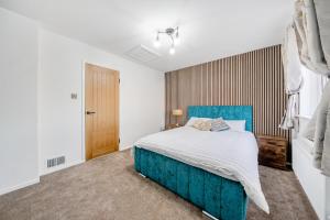 Stylish urban escape with free parking in Manchester