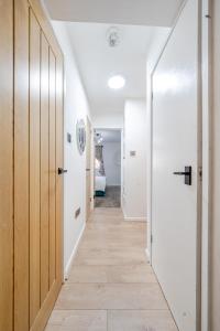 Stylish urban escape with free parking in Manchester