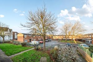 Stylish urban escape with free parking in Manchester