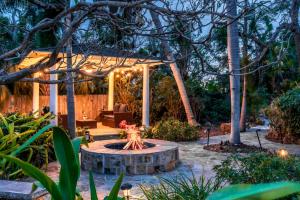 New Htd Pool Spa Firepit 3 Kings Culinary Kitchen