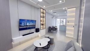 Modern Oceanus Apartment Beachfront Access