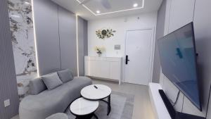 Modern Oceanus Apartment Beachfront Access