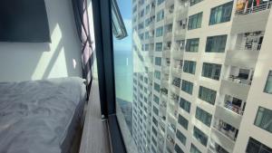 Modern Oceanus Apartment Beachfront Access