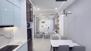 Modern Oceanus Apartment Beachfront Access