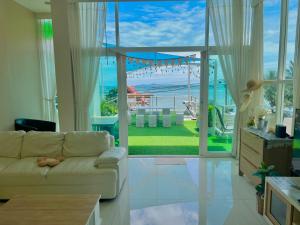 Seaview pool villa bangsaray
