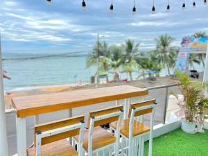 Seaview pool villa bangsaray