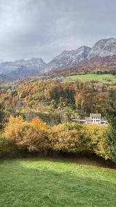 Petit cocon indépendant, vue montagne, proche aravis, lac