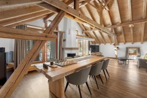 St Moritz Lakeside Penthouse 4-Bedroom Apartment