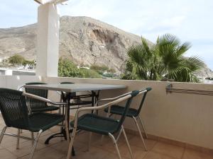 Birds Villa Apartments with Heated Pool - Including Car and Breakfast