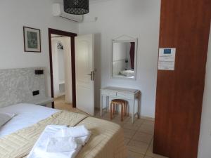 Birds Villa Apartments with Heated Pool - Including Car and Breakfast