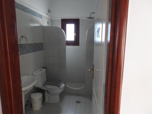 Birds Villa Apartments with Heated Pool - Including Car and Breakfast