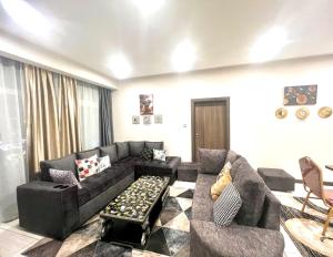 Lovely 2-bedroom Serviced Hotel Suites with Pool and Wi-Fi at Skynest