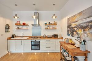 Saltburn Centre 3-Bed 3-Bath Apartment