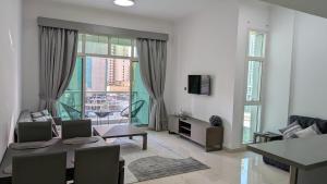 Superb Marina Views, Entire 1BR Apartment - Atlantic Towers next to Marina Mall