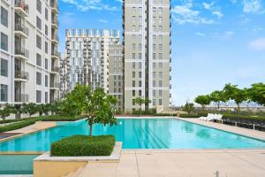 Socio Tower Apt - Parking, Balcony&Pool - by Rentujemy