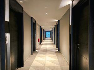 Collins Boulevard At By LiviRooms Tangerang