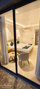 Omaxe La Vista Stays