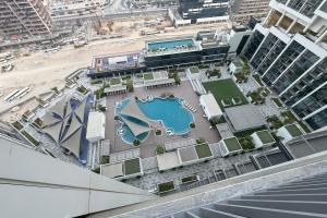 Cosy Sobha Hartland Apt - Pool&Gym - Near Downtown