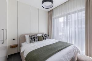 Cosy Sobha Hartland Apt - Pool&Gym - Near Downtown