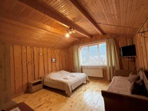 Гуцульська оселя