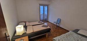 Melide Simple Basic Apartment close to Train Station