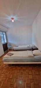 Melide Simple Basic Apartment close to Train Station