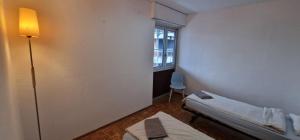 Melide Simple Basic Apartment close to Train Station