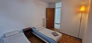 Melide Simple Basic Apartment close to Train Station