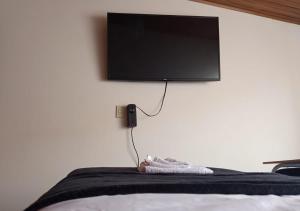 Cuarto con Cama King y Smart TV en apartamento compartido en Tunja