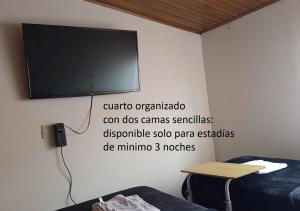 Cuarto con Cama King y Smart TV en apartamento compartido en Tunja