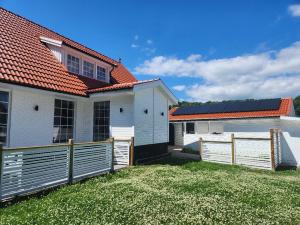 NYRENOVERAD BOSTAD med egen ingång & nära havet