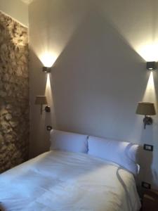 Lodge of rocks