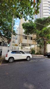 Bright 2-Bedroom Retreat with Ocean View