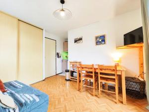 Appartement Lélex - pied des pistes - vue montagne