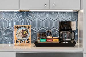 Nash Skyline Views Rooftop with Fire Pit Grill