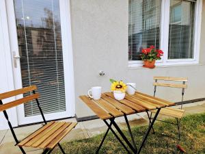 LIVE INN 2-bedroom apartment with Private Garden, Parking, Gym, Game room HG