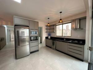 Meia Praia, Itapema SC 3 Suites, 2 vagas de garagem