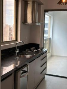 Meia Praia, Itapema SC 3 Suites, 2 vagas de garagem