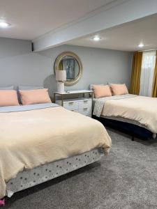 4Bdrm Cozy home with private basement suite