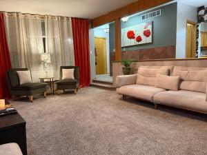 4Bdrm Cozy home with private basement suite