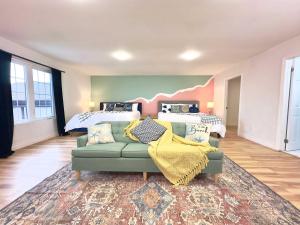 Stunning Family Suite 2 King Beds Piano Sleeps 10