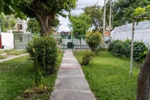 Casa cerca del centro luminosa y tranquila con patio