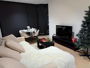 Warm Timber & Cream Retreat