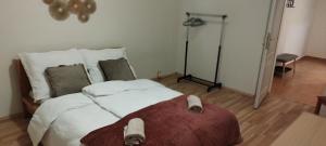 Quiet Apartment Near Prosek Metro, Line C