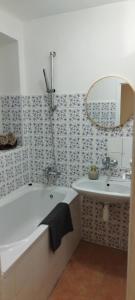 Quiet Apartment Near Prosek Metro, Line C