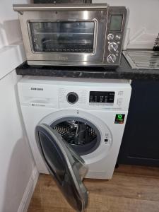 NightRest Homes - Studio Flat - Free Parking - 5 Minutes to Luton airport