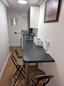 NightRest Homes - Studio Flat - Free Parking - 5 Minutes to Luton airport